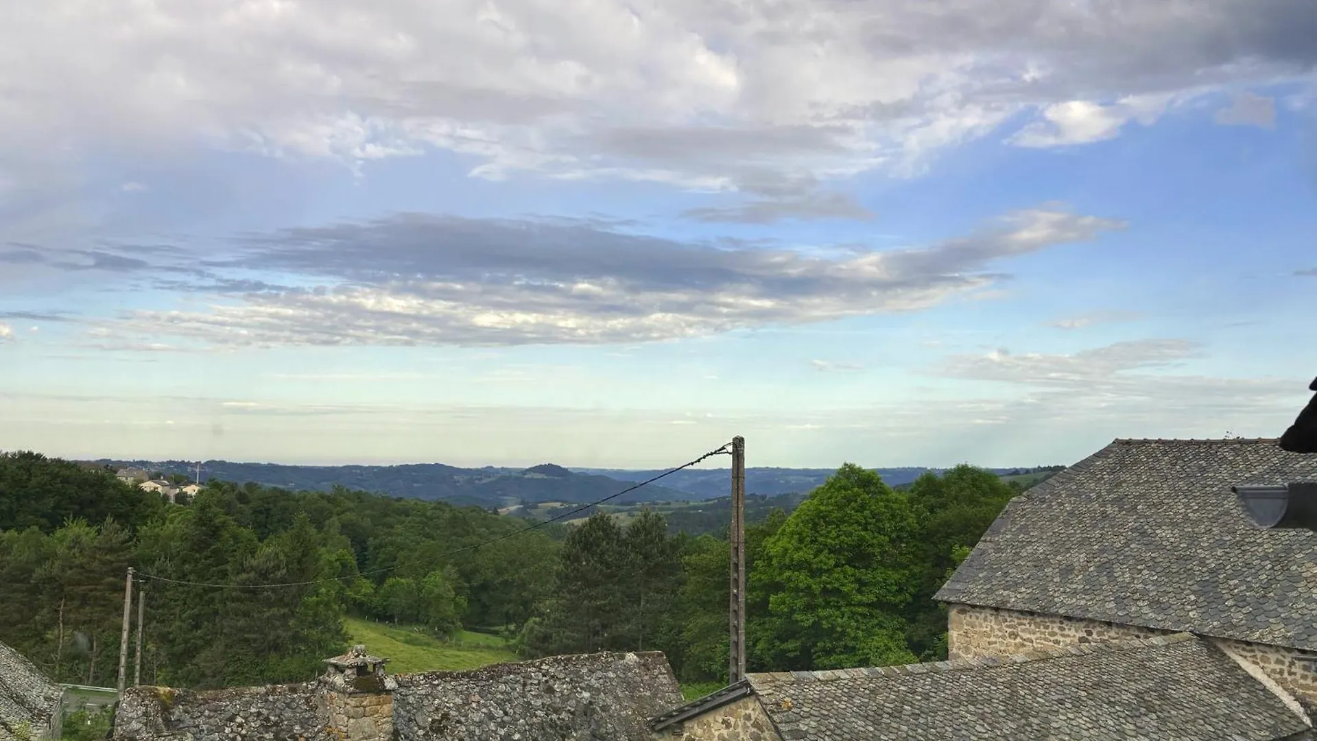 بيت للعطل Le Chant Du Grillon Le Nayrac